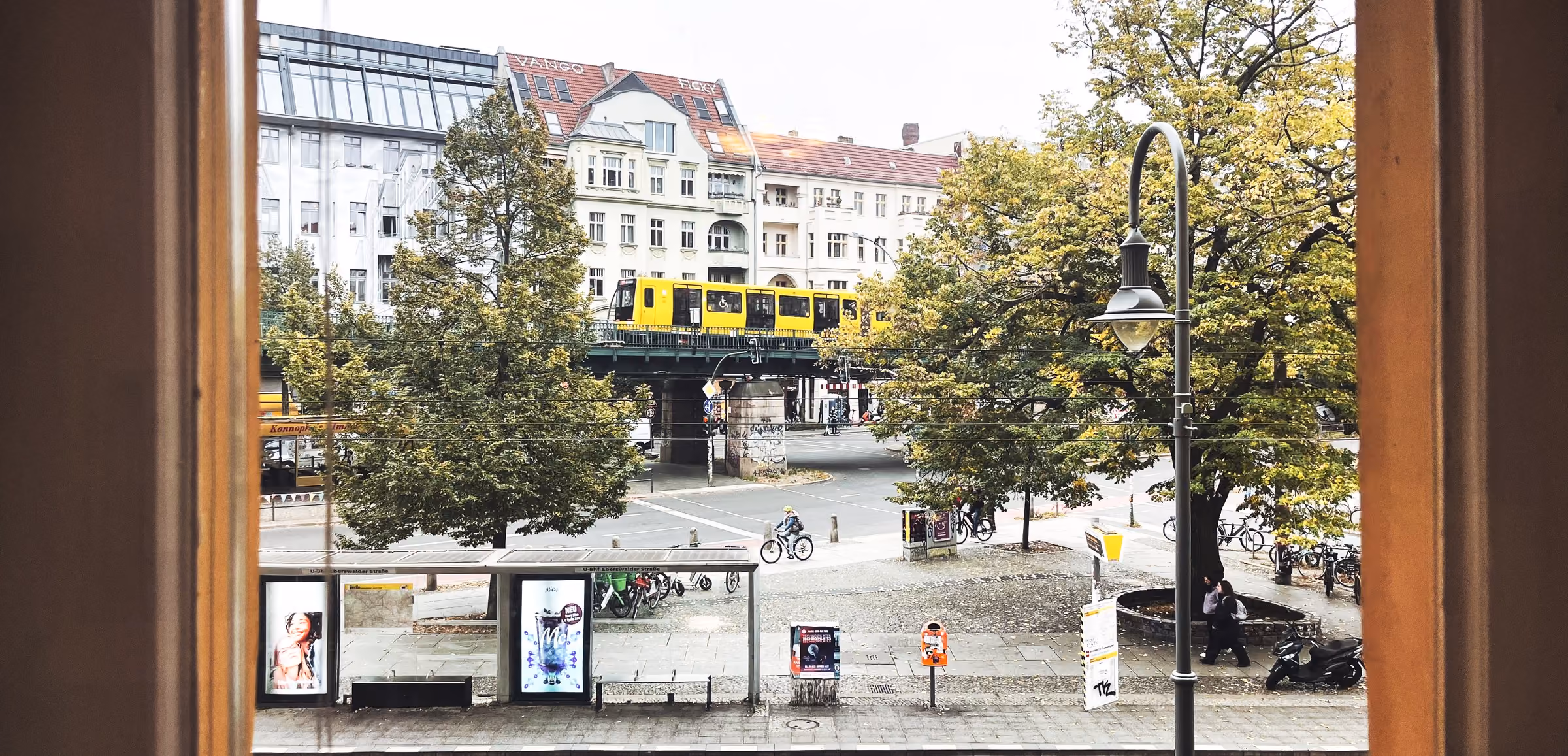Blick aus dem Fenster auf den Platz